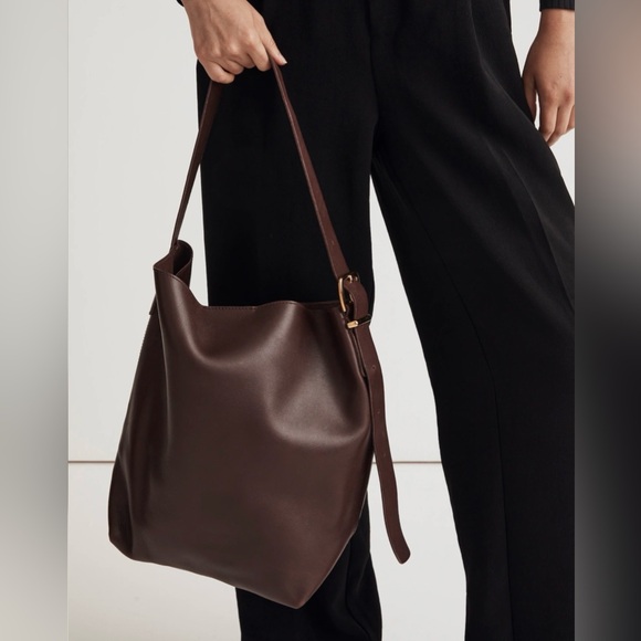 NWT! | MADEWELL The Essential Bucket Tote in Chocolate Raisin Leather - Picture 2 of 16